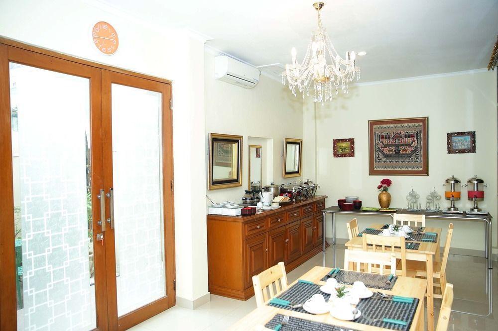 ג'קרטה Arimbi Pejaten Suites מראה חיצוני תמונה