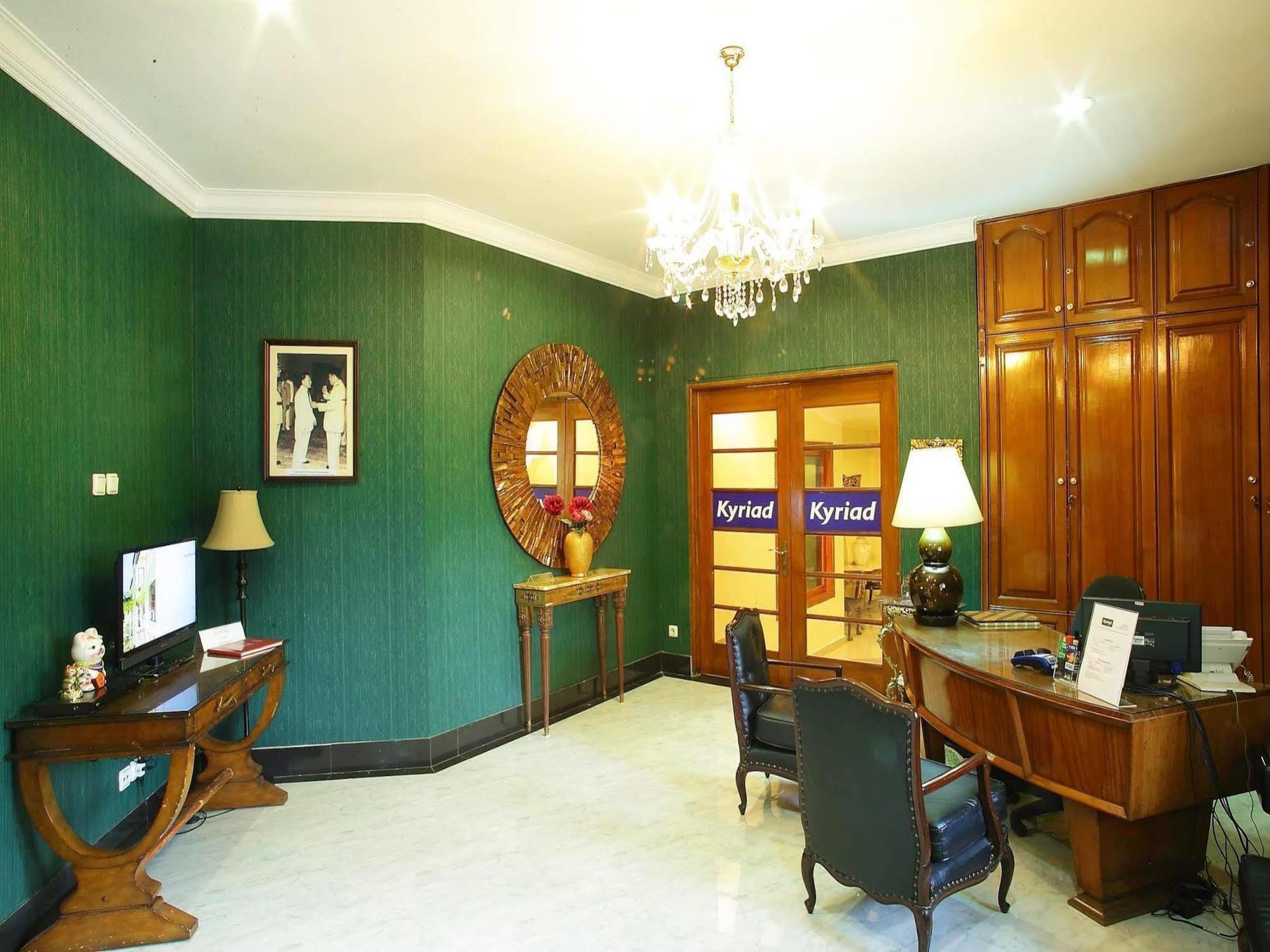 ג'קרטה Arimbi Pejaten Suites מראה חיצוני תמונה