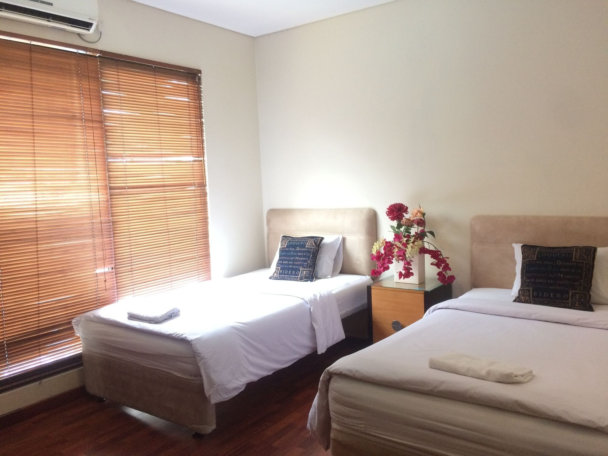 ג'קרטה Arimbi Pejaten Suites מראה חיצוני תמונה