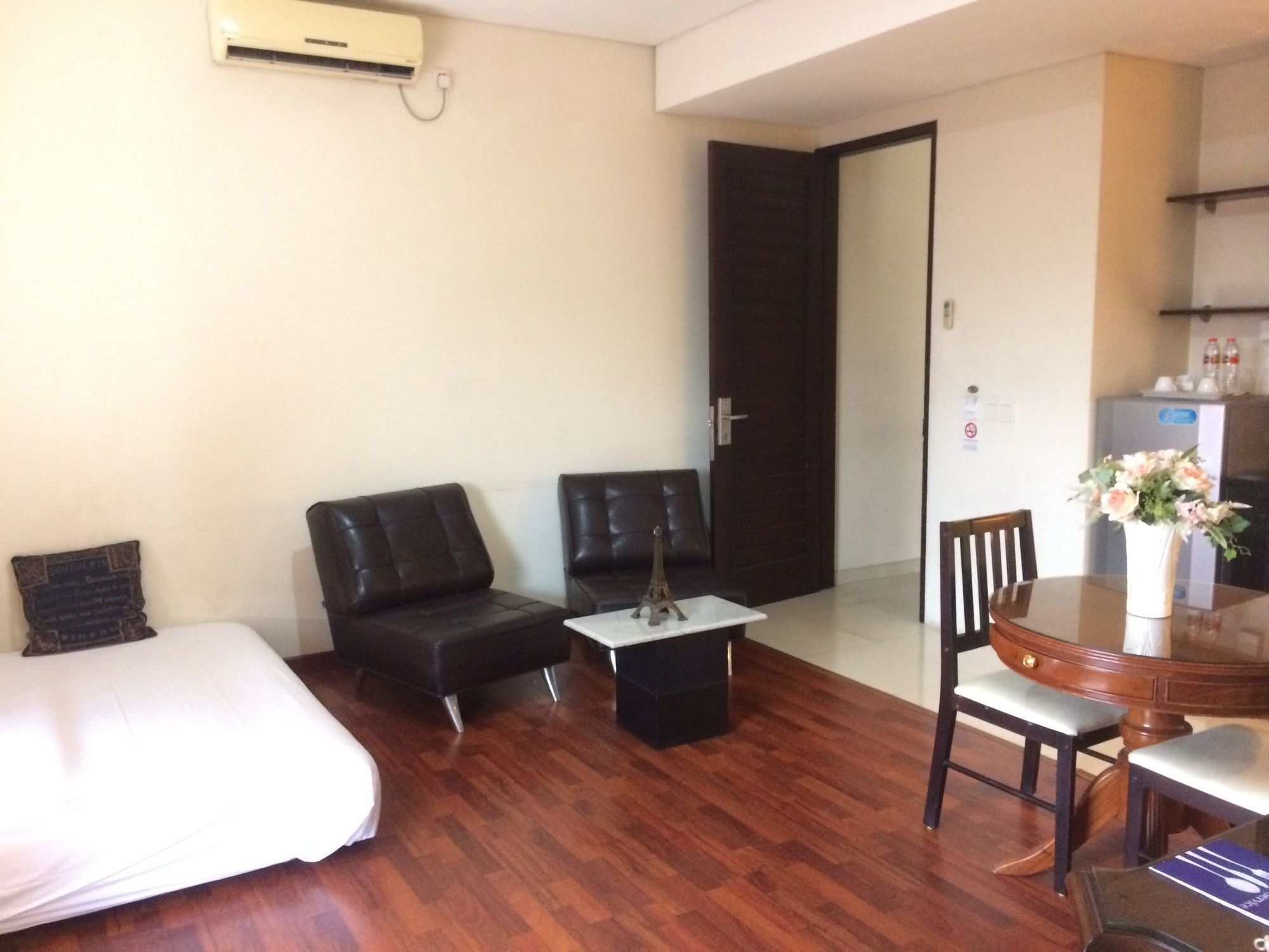 ג'קרטה Arimbi Pejaten Suites מראה חיצוני תמונה